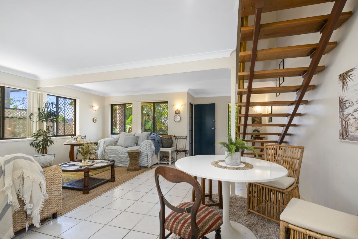 2 bedrooms Townhouse in 2/23 Donald Avenue PARADISE POINT QLD, 4216