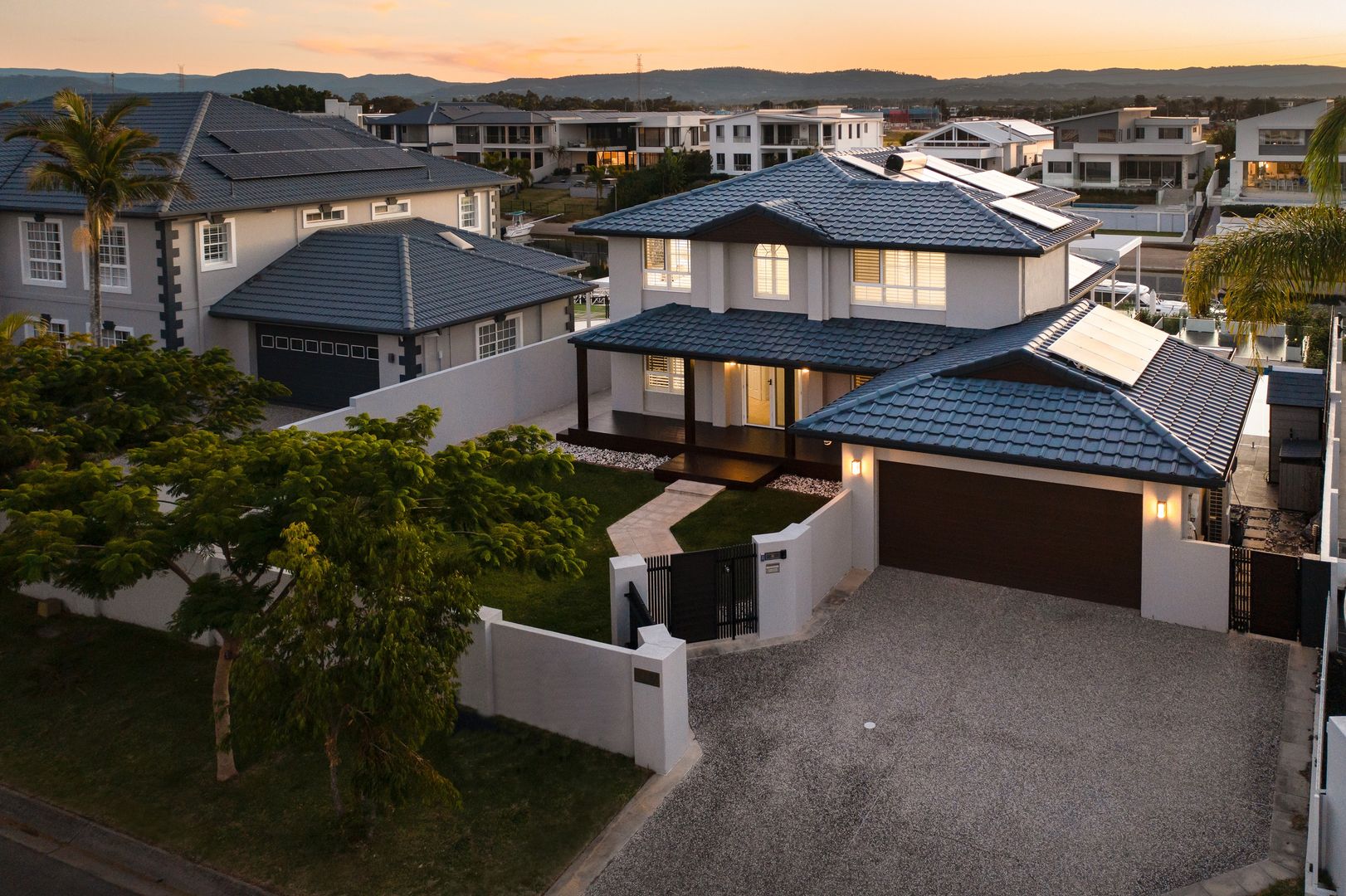 27 Cessnock Close, Mermaid Waters Property History & Address Research