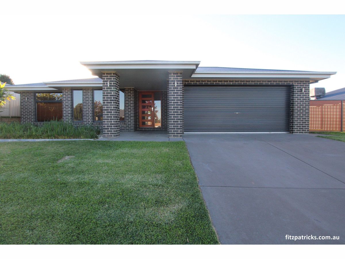 4 bedrooms House in 14 Tahara Crescent ESTELLA NSW, 2650