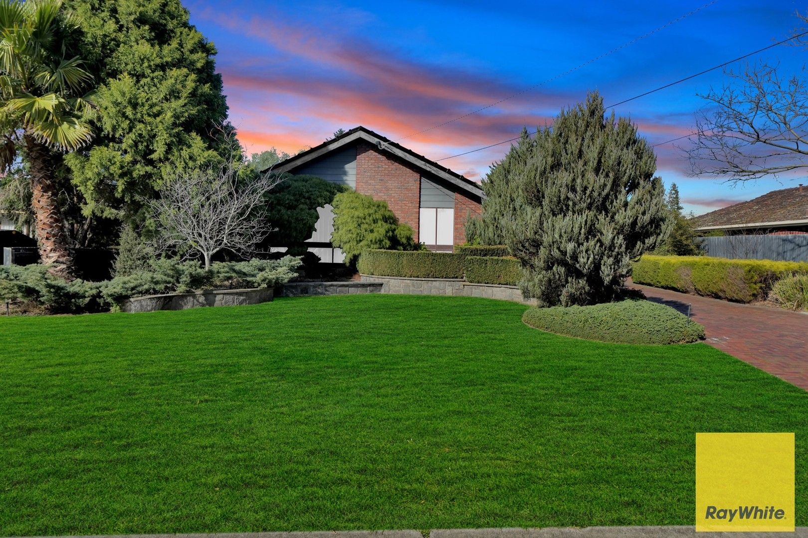 4 bedrooms House in 8 Kerta Close HOPPERS CROSSING VIC, 3029