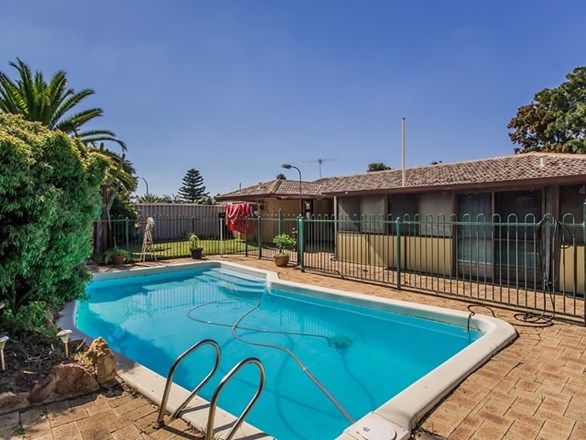 17 Kullaroo Crt, HILLMAN WA 6168, Image 2