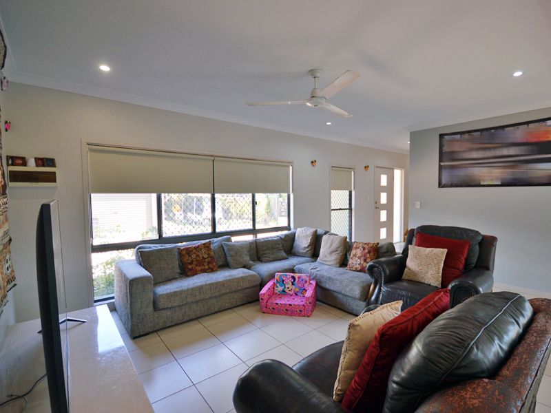 5/2 Fairway Avenue, Rocky Point QLD 4874, Image 2