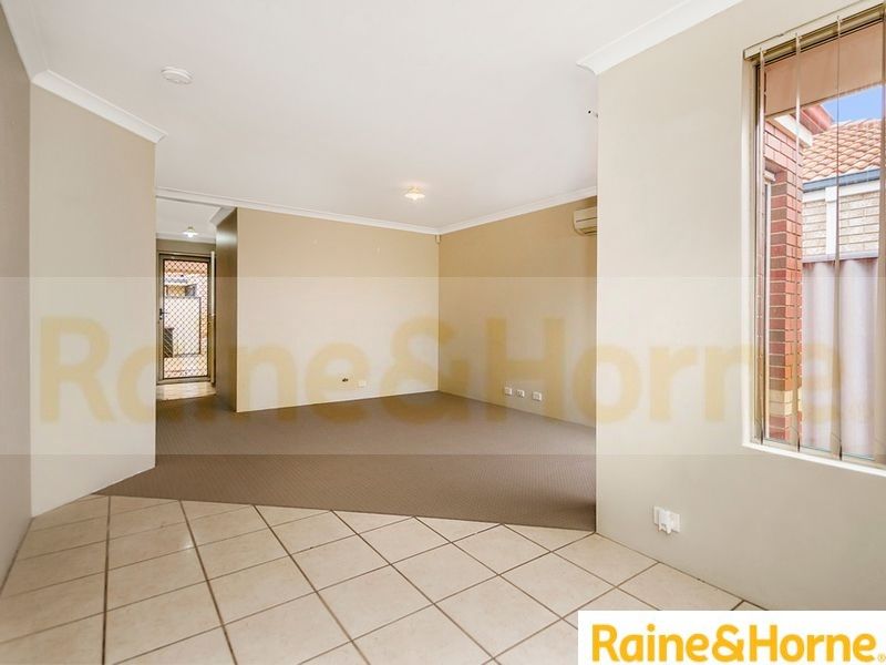 8/4 Moreton Crescent, Warnbro WA 6169, Image 2