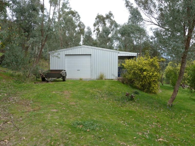 60 Spinney Lane, SAMARIA VIC 3673, Image 2