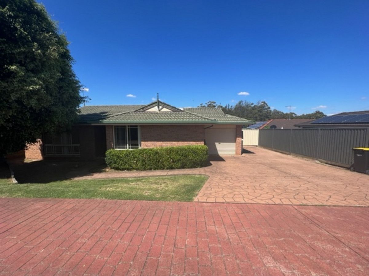 4 bedrooms House in 7 The Lakes Drive GLENMORE PARK NSW, 2745