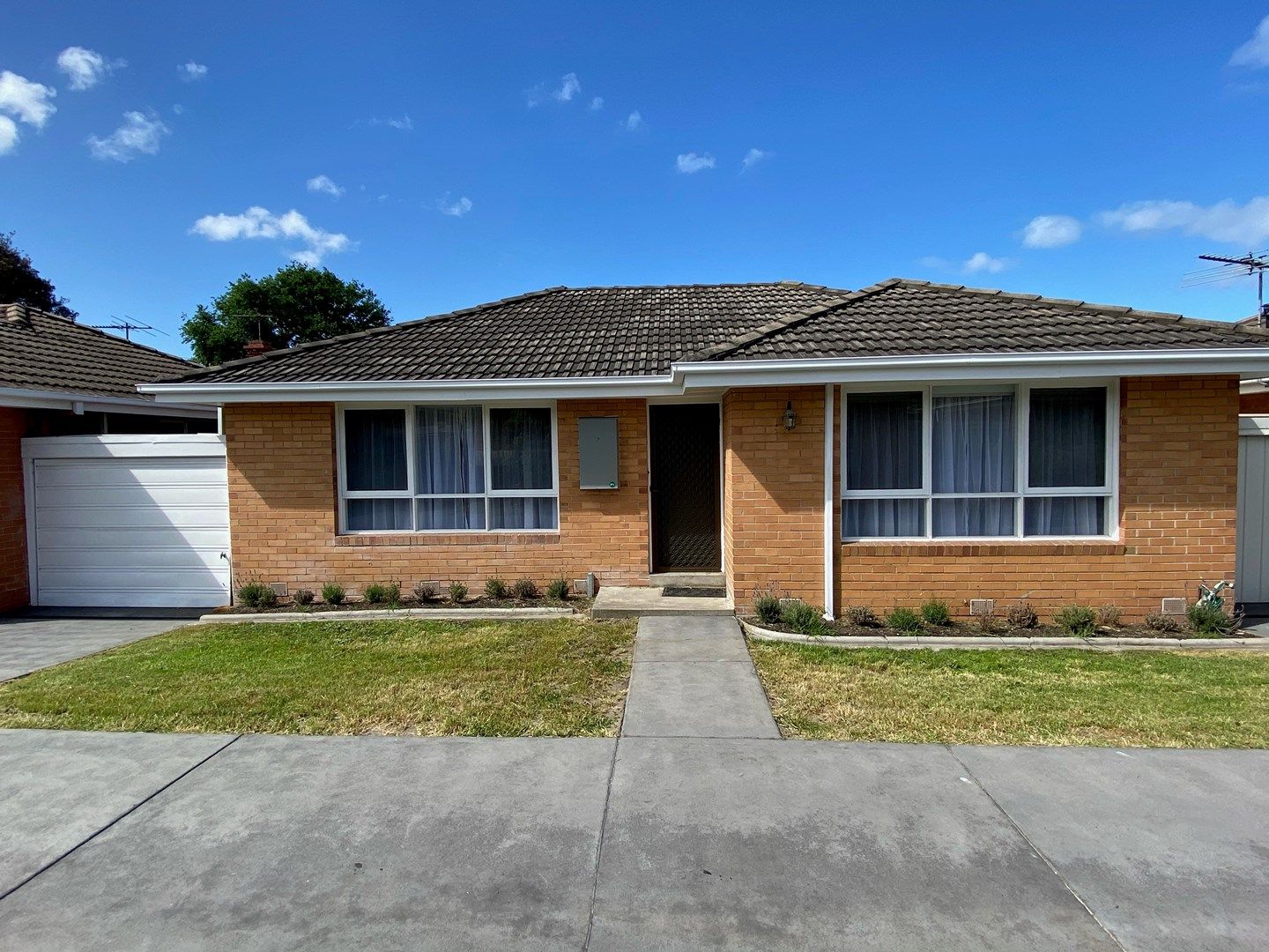 2 bedrooms Villa in 2/21 College Street ELSTERNWICK VIC, 3185