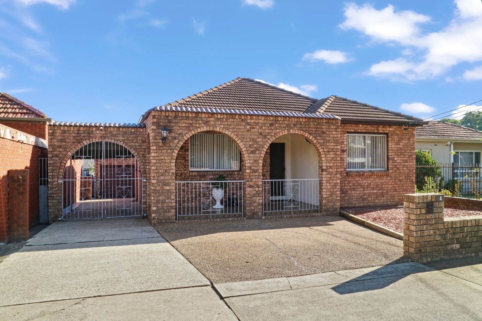 4 bedrooms House in 4 Barnards Avenue HURSTVILLE NSW, 2220