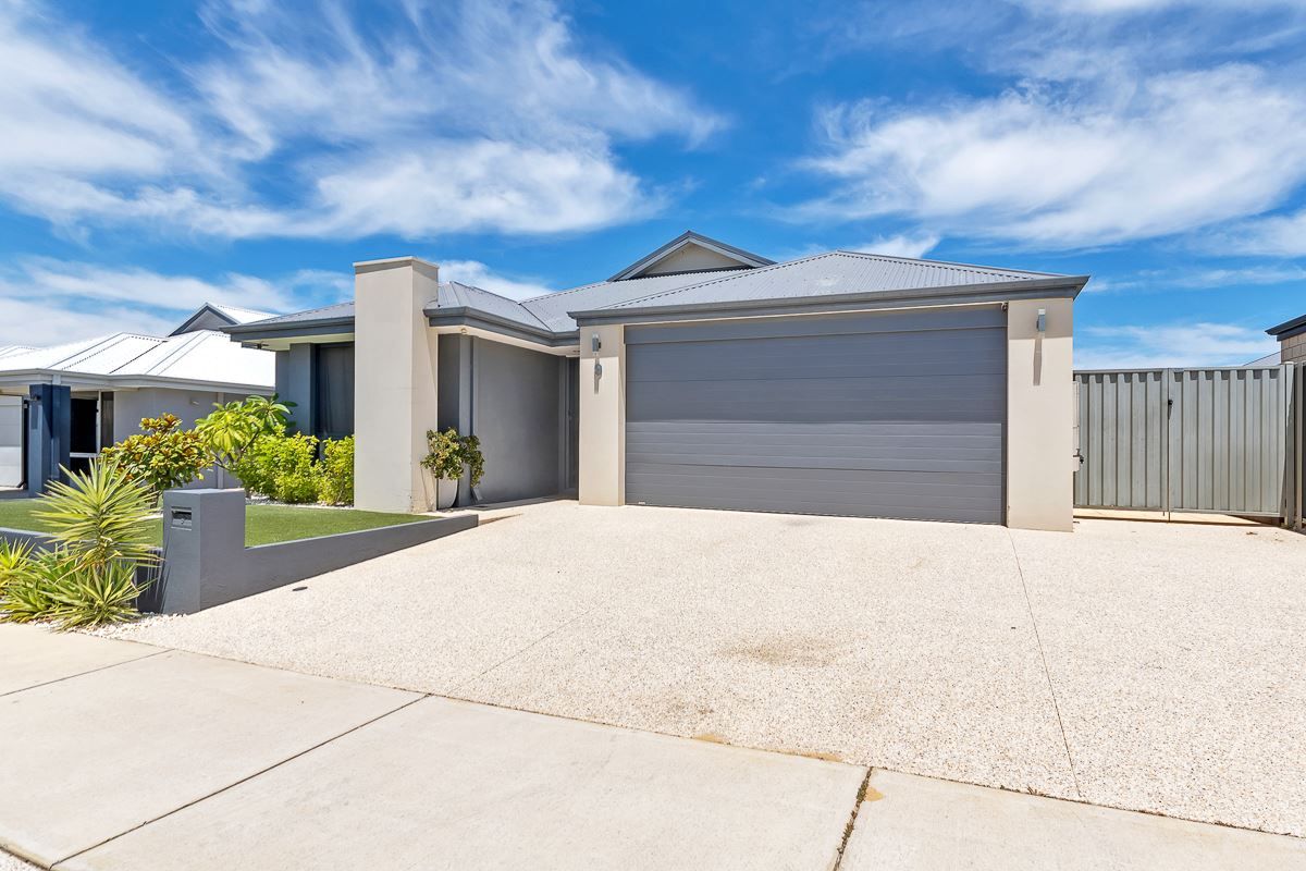 4 bedrooms House in 9 Bewdley Way ALKIMOS WA, 6038