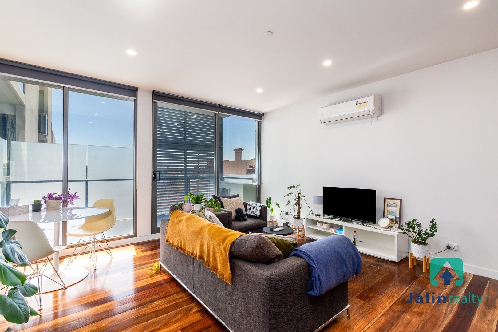 2 bedrooms Apartment / Unit / Flat in 202/332 High Street NORTHCOTE VIC, 3070
