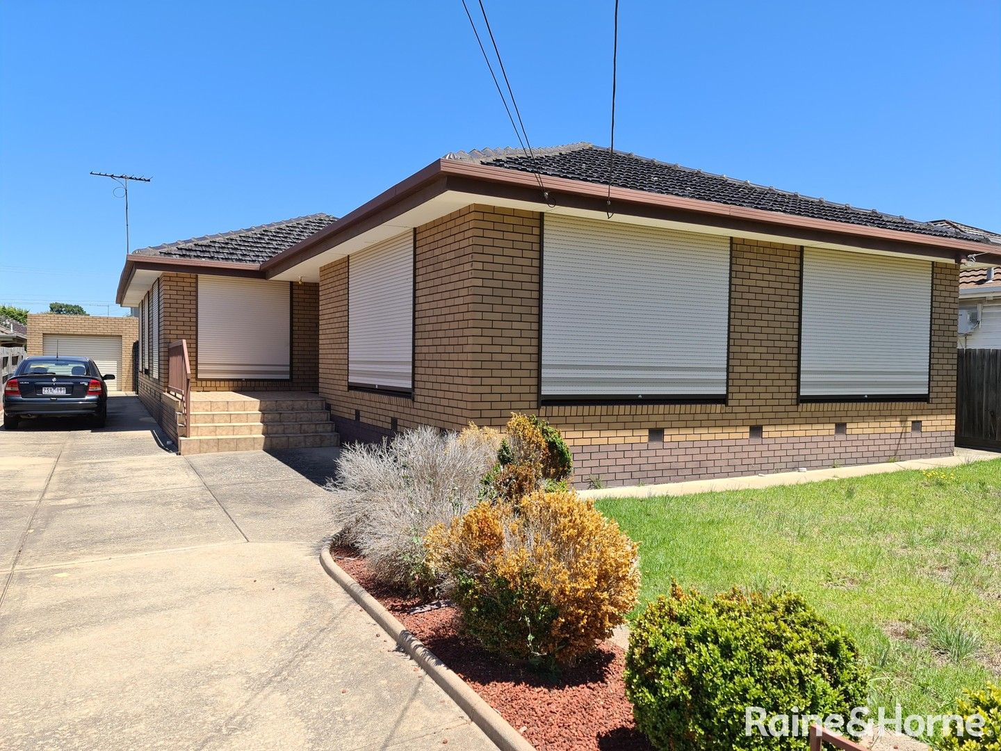 4 bedrooms House in 37 Henry Street ST ALBANS VIC, 3021