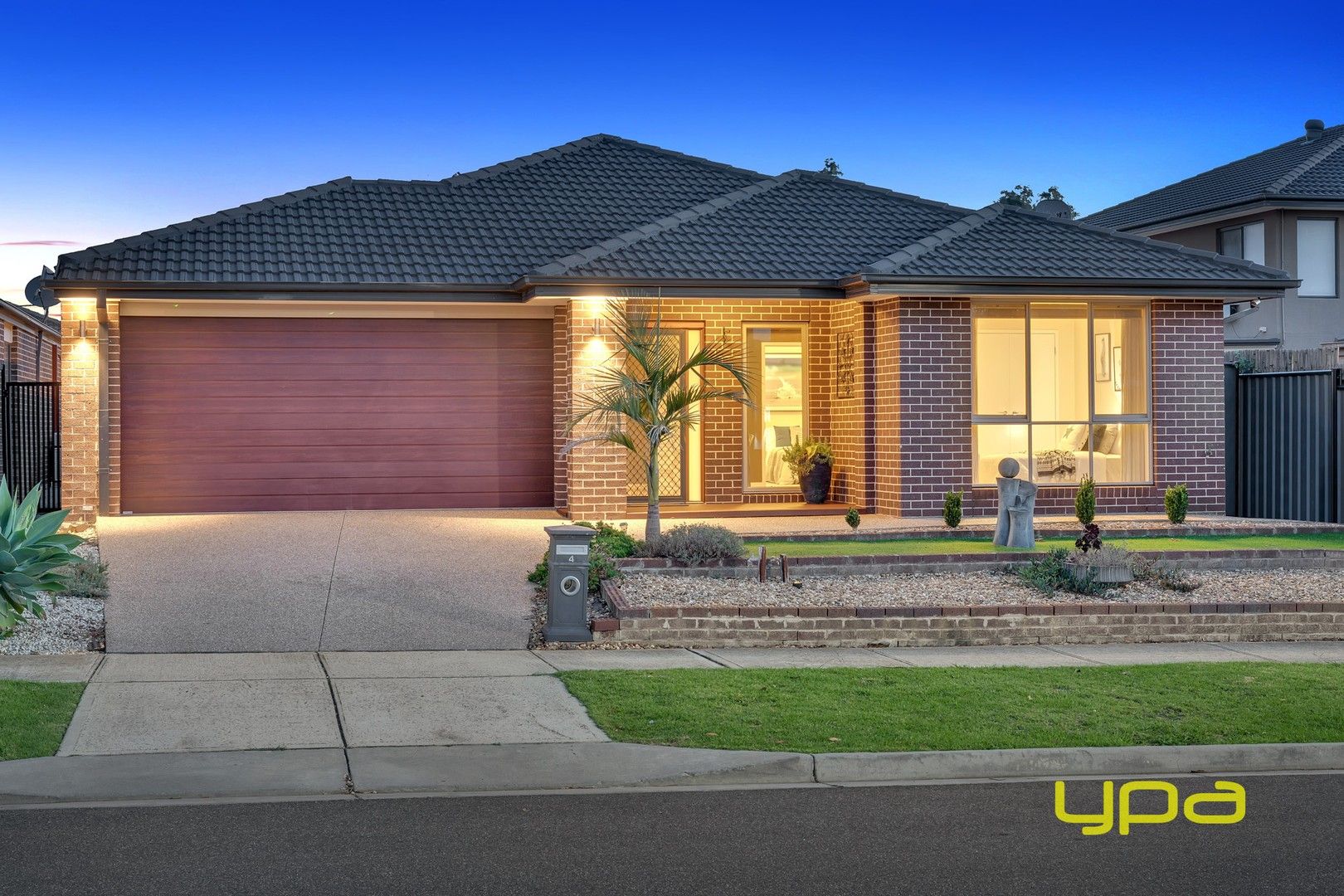 3 bedrooms House in 4 Camargue Circuit CLYDE NORTH VIC, 3978