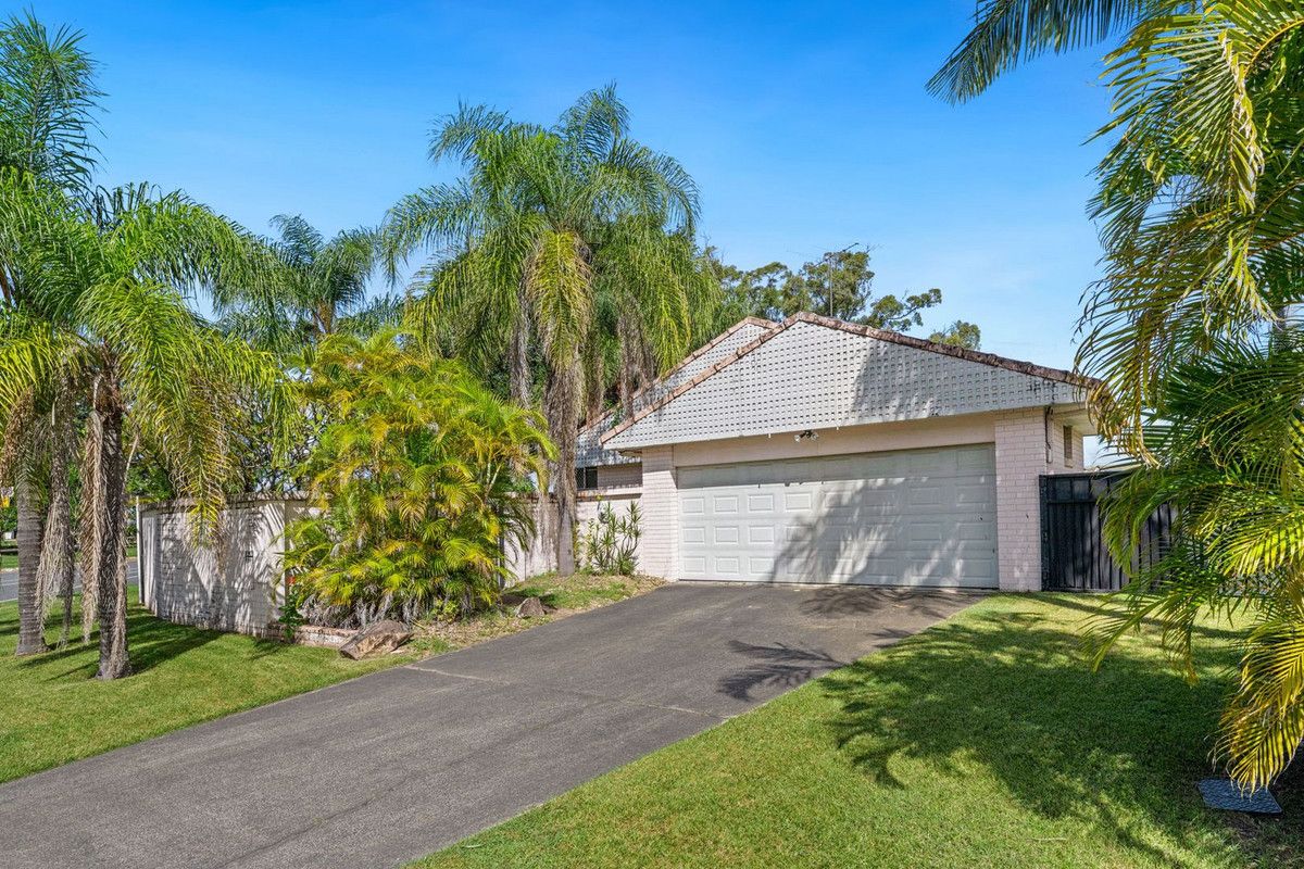 3 bedrooms House in 2 Delungra Street BROADBEACH WATERS QLD, 4218