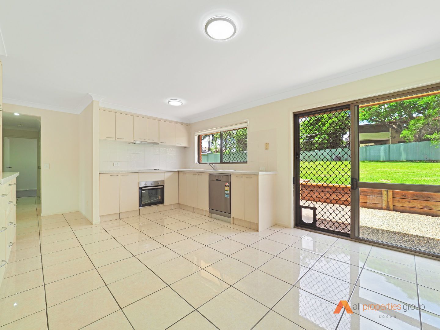 8 Elonera Drive, Slacks Creek QLD 4127, Image 2