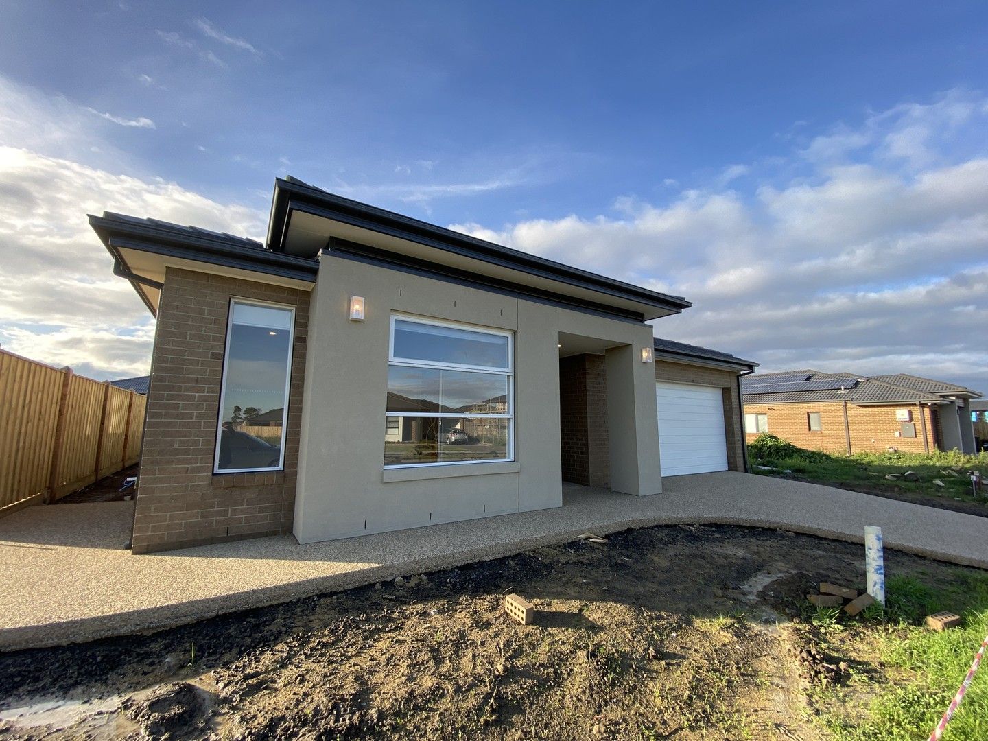 4 bedrooms House in 17 Albury Avenue DONNYBROOK VIC, 3064