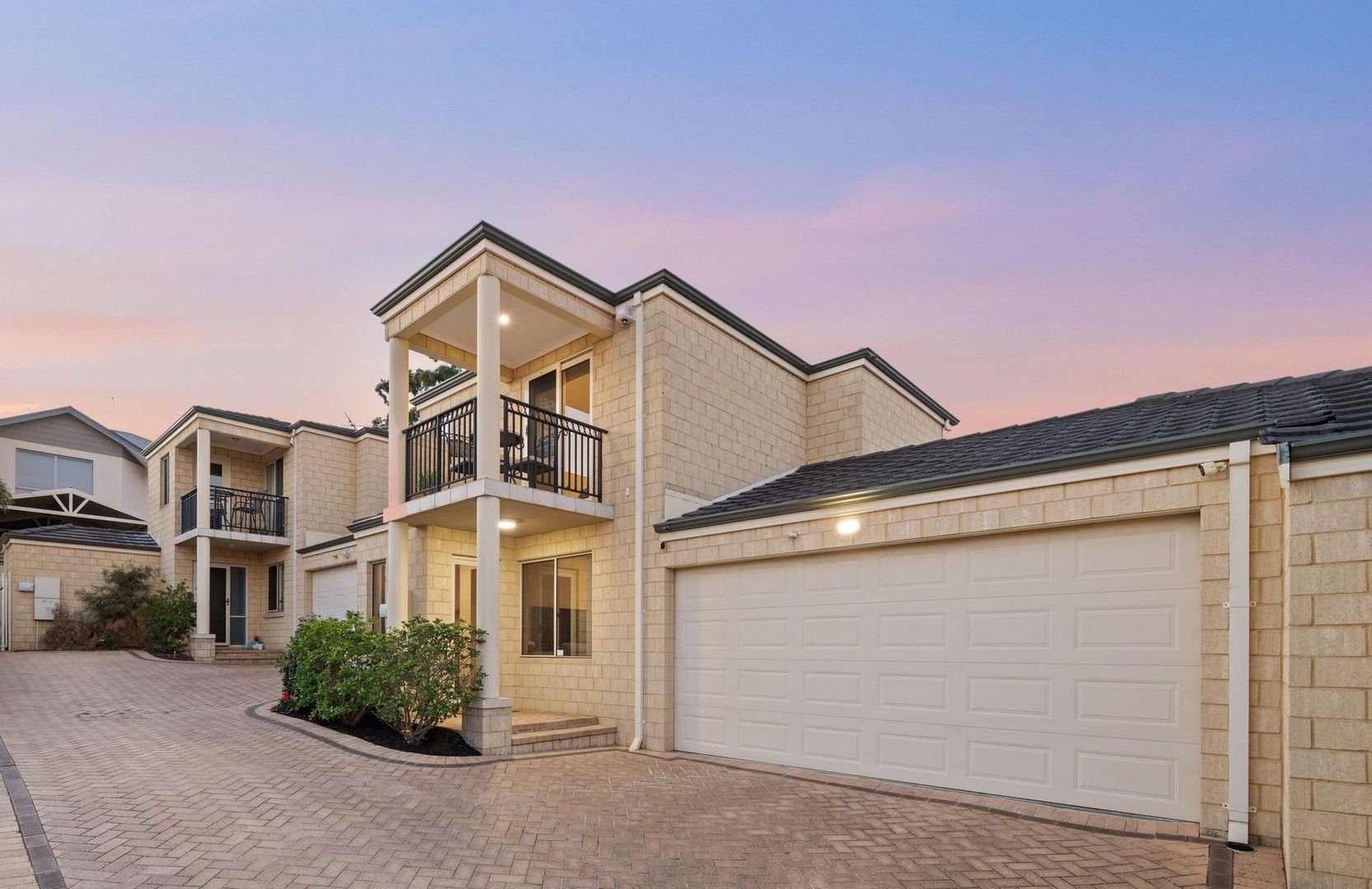 3 bedrooms Townhouse in 13B Shaw Road INNALOO WA, 6018
