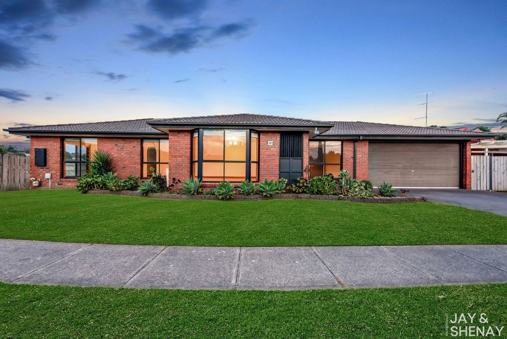 3 bedrooms House in 56 Thomas Mitchell Drive ENDEAVOUR HILLS VIC, 3802
