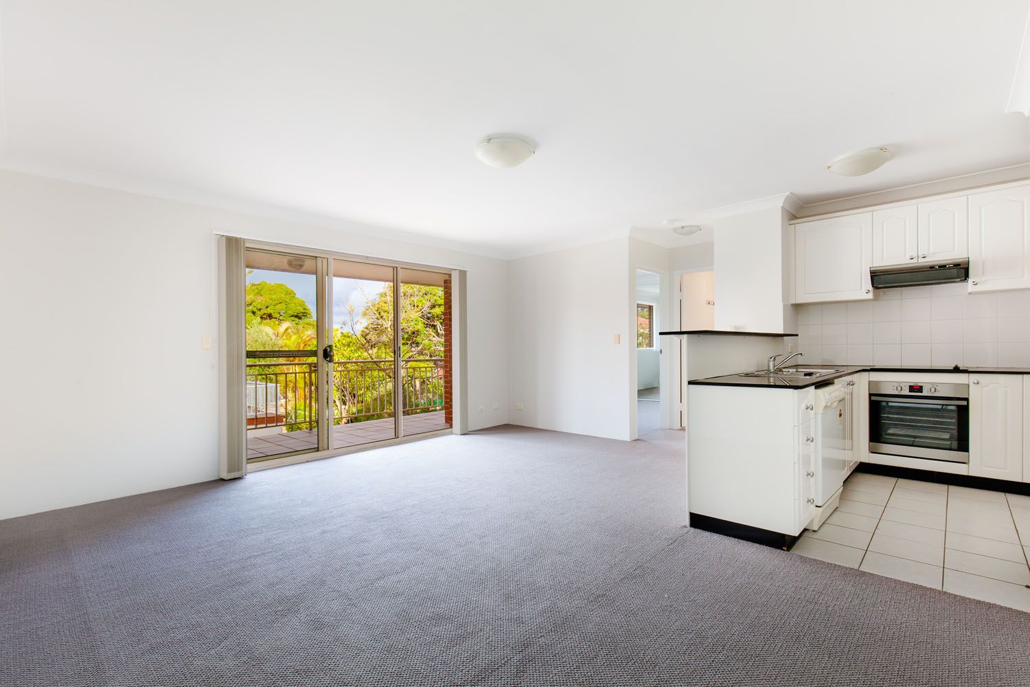 1 bedrooms Apartment / Unit / Flat in 12/5-7 Gulliver Street BROOKVALE NSW, 2100