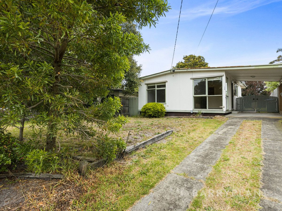 2 bedrooms House in 128 Ninth Avenue ROSEBUD VIC, 3939