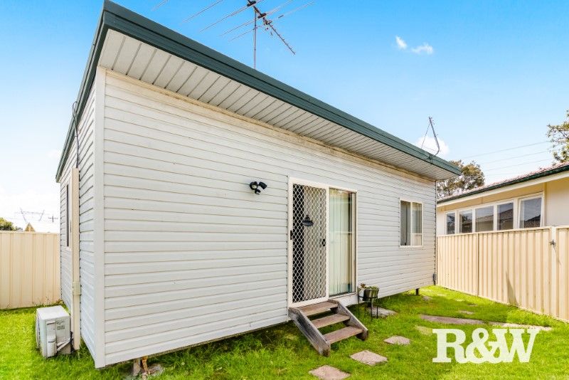 1 bedrooms House in 7A Mangariva Avenue LETHBRIDGE PARK NSW, 2770