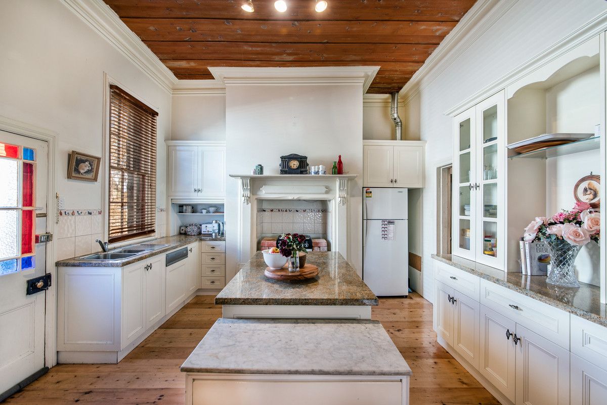 30 Burns Street, Hamilton VIC 3300 Domain