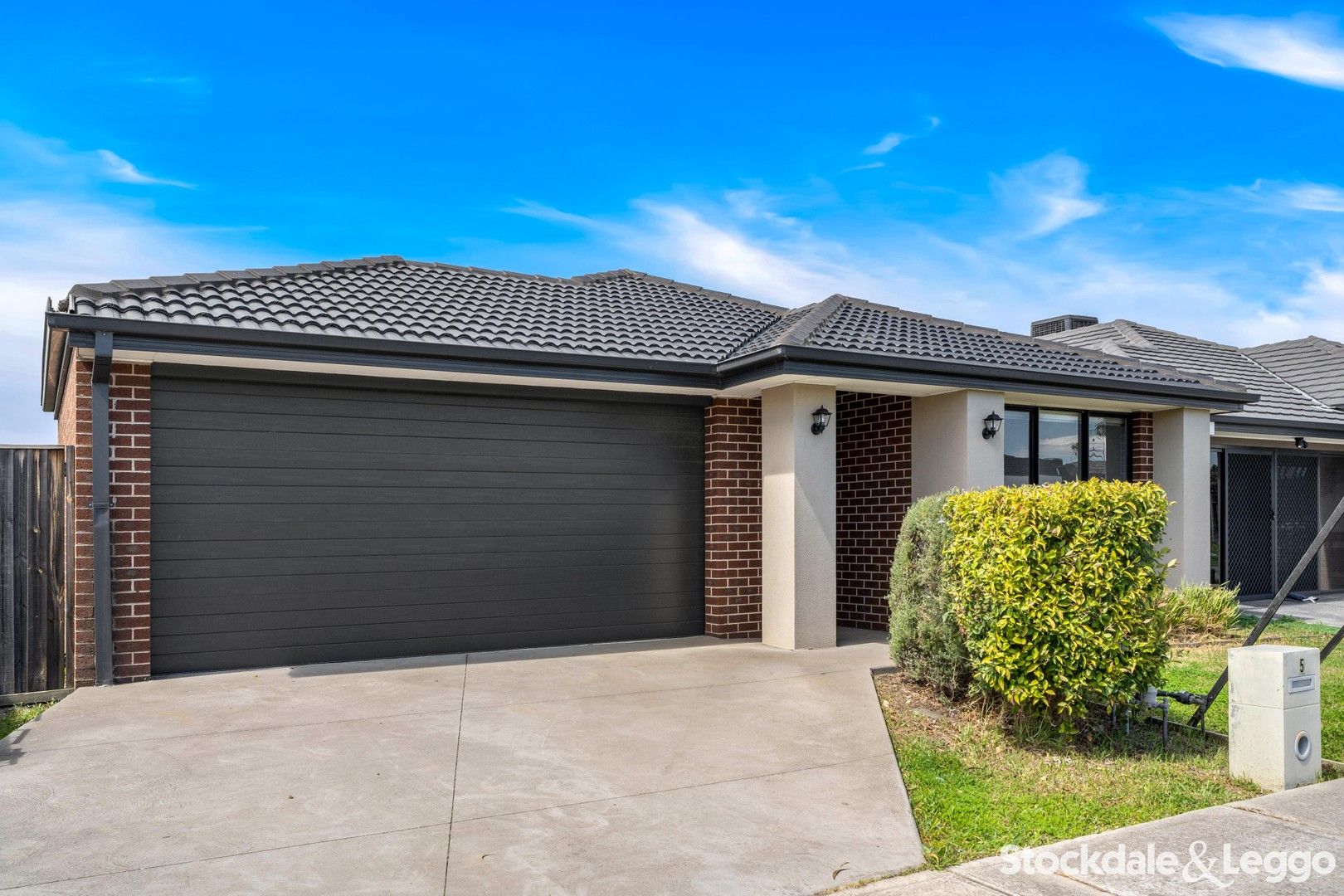 4 bedrooms House in 5 Muskwood Drive MICKLEHAM VIC, 3064