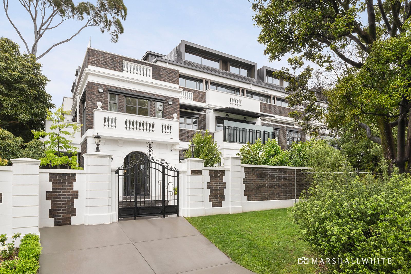 2 bedrooms Apartment / Unit / Flat in 104/14 Lascelles Avenue TOORAK VIC, 3142