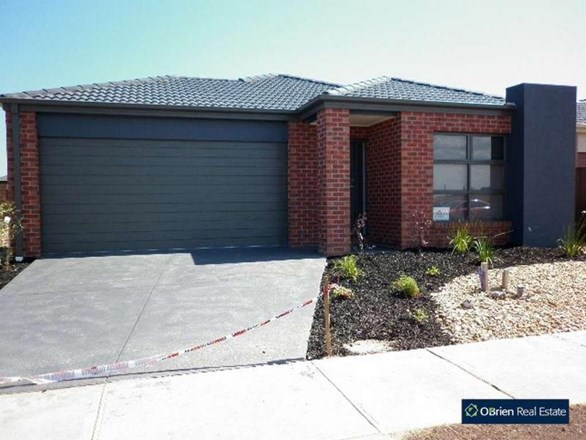 30 Mullein Bend, Cranbourne North VIC 3977