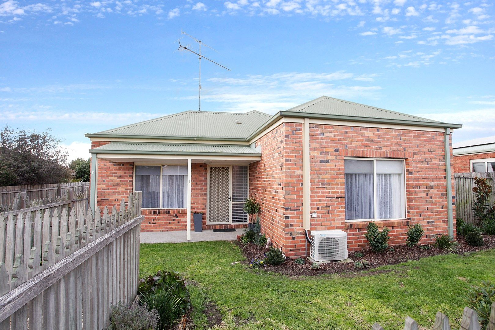 2 bedrooms Apartment / Unit / Flat in 1/36 Burlington Crescent LEOPOLD VIC, 3224
