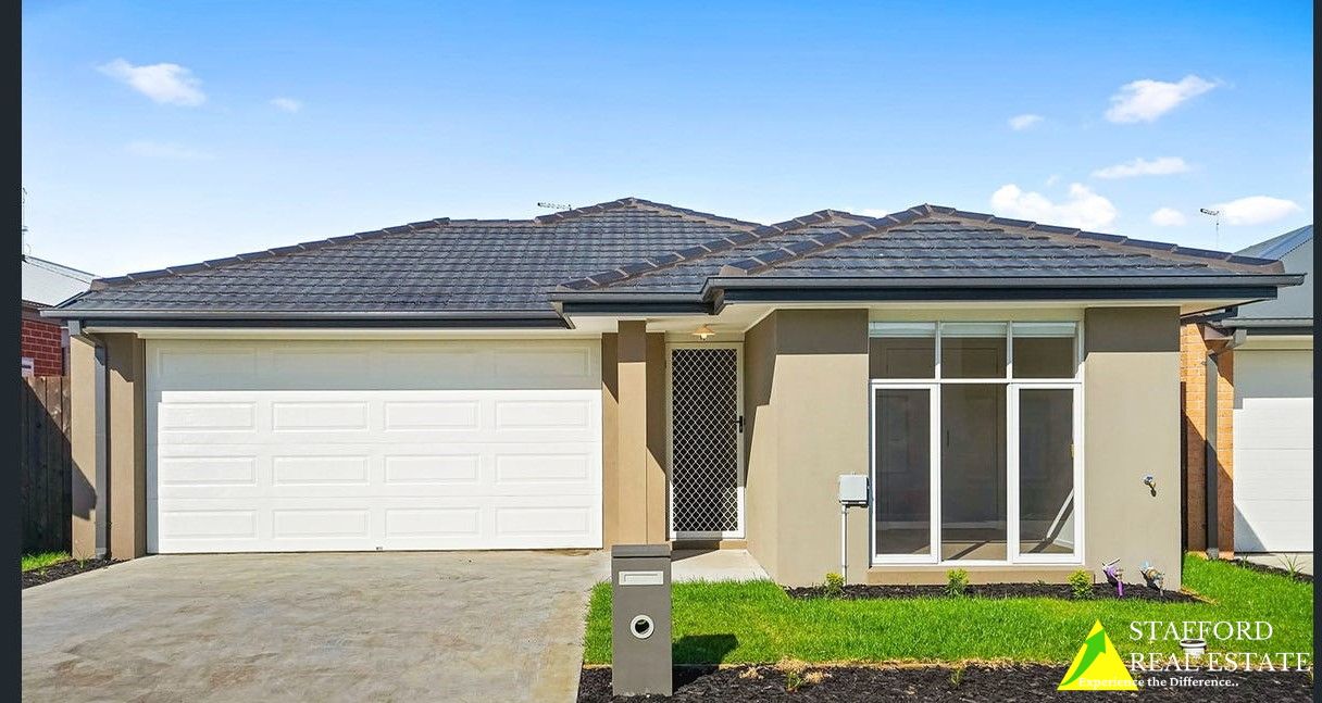 3 bedrooms House in 12 Cabernet Way PAKENHAM VIC, 3810