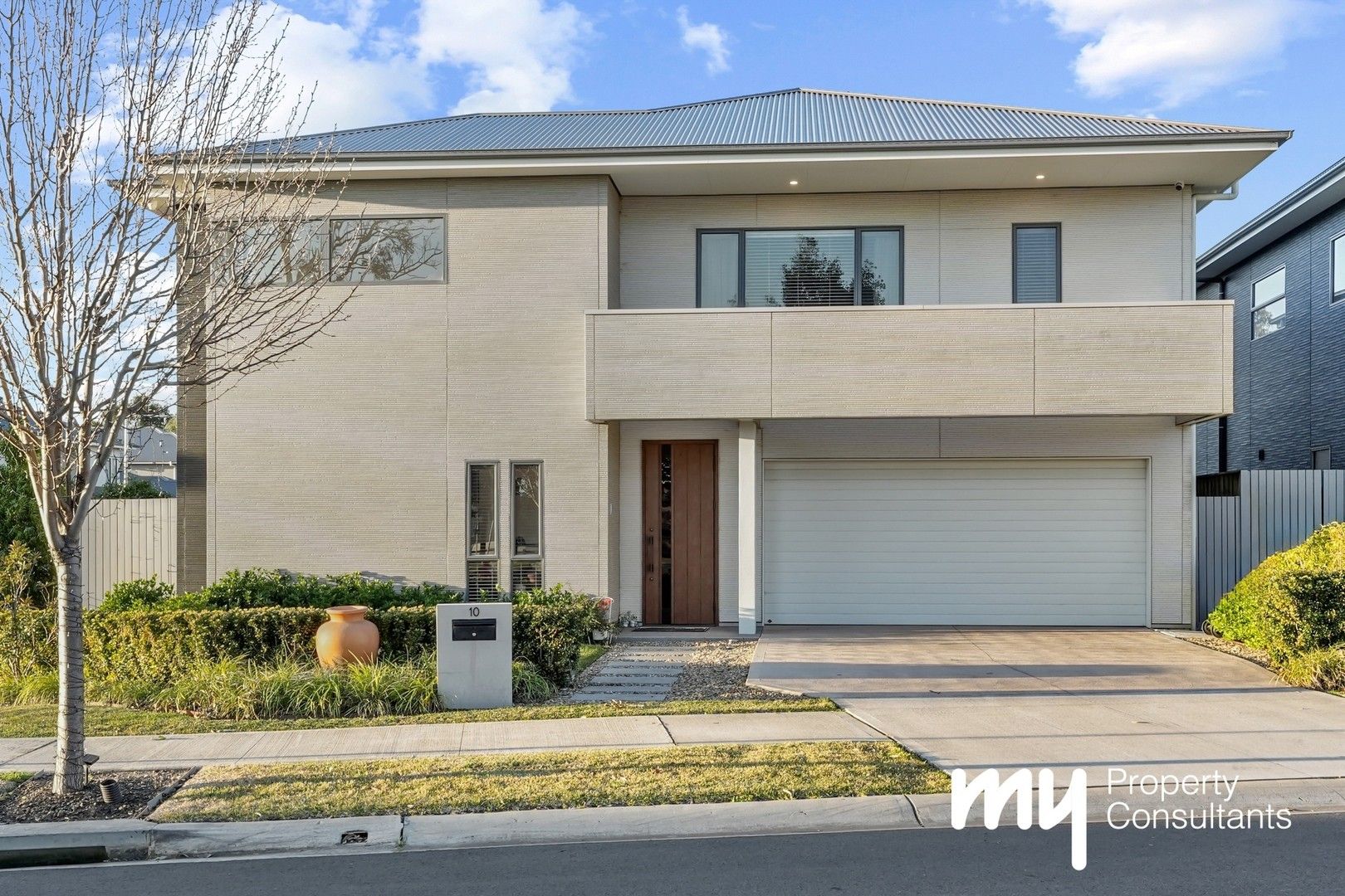4 bedrooms House in 10 Merrick Way GLEDSWOOD HILLS NSW, 2557