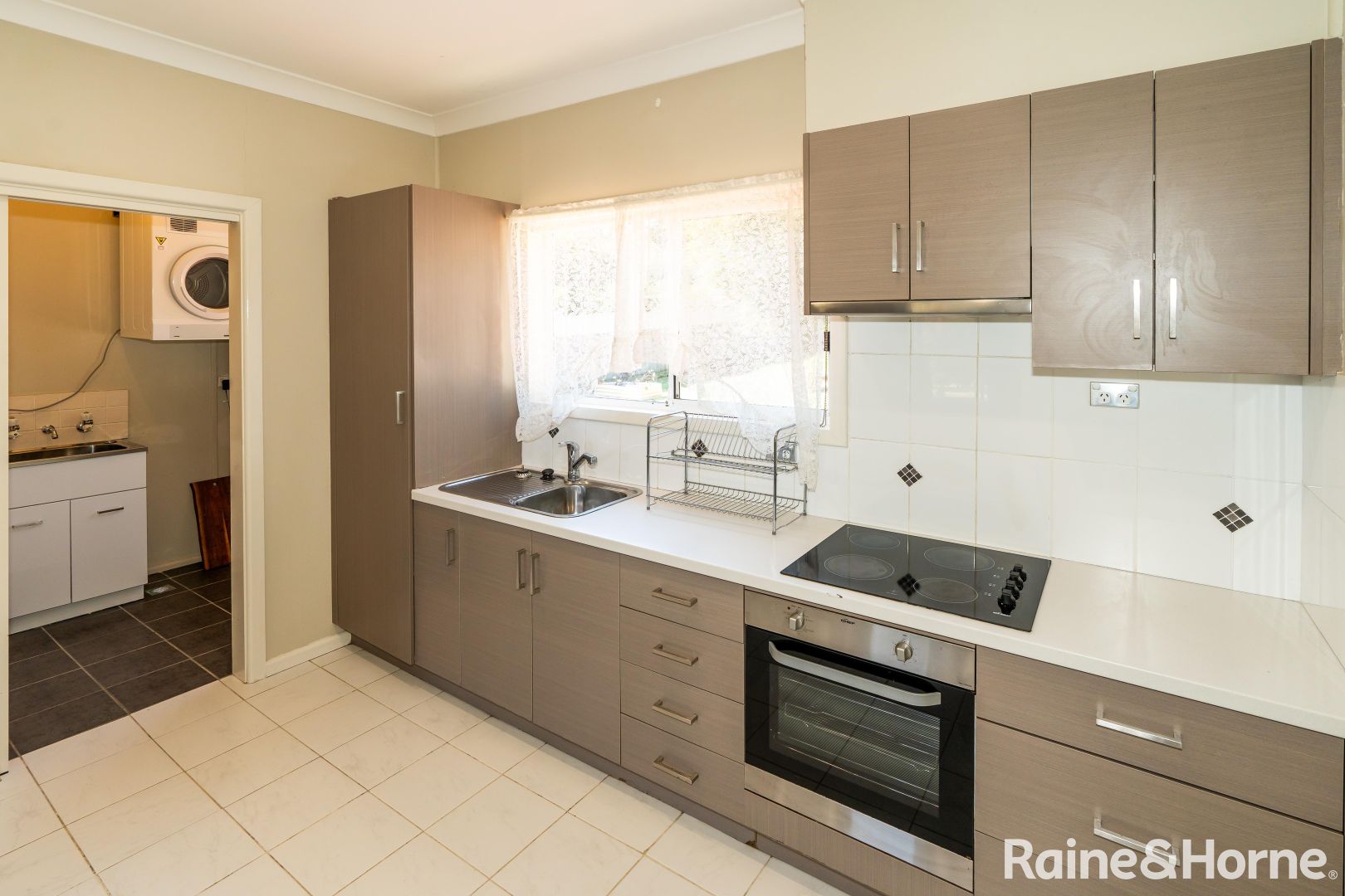 3 Gowrie Parade, Mount Austin NSW 2650, Image 2