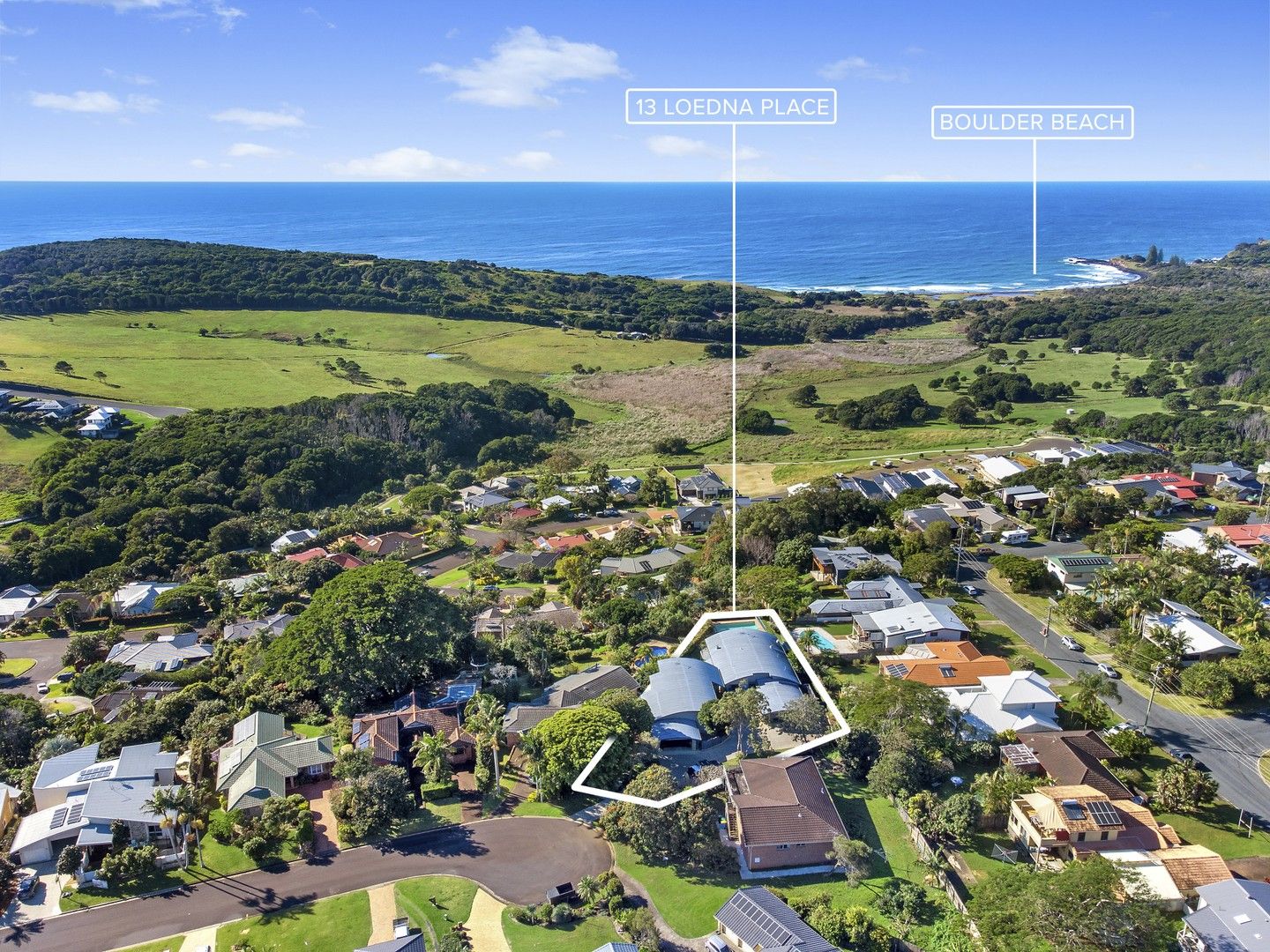 8 bedrooms House in 13 Loedna Place LENNOX HEAD NSW, 2478