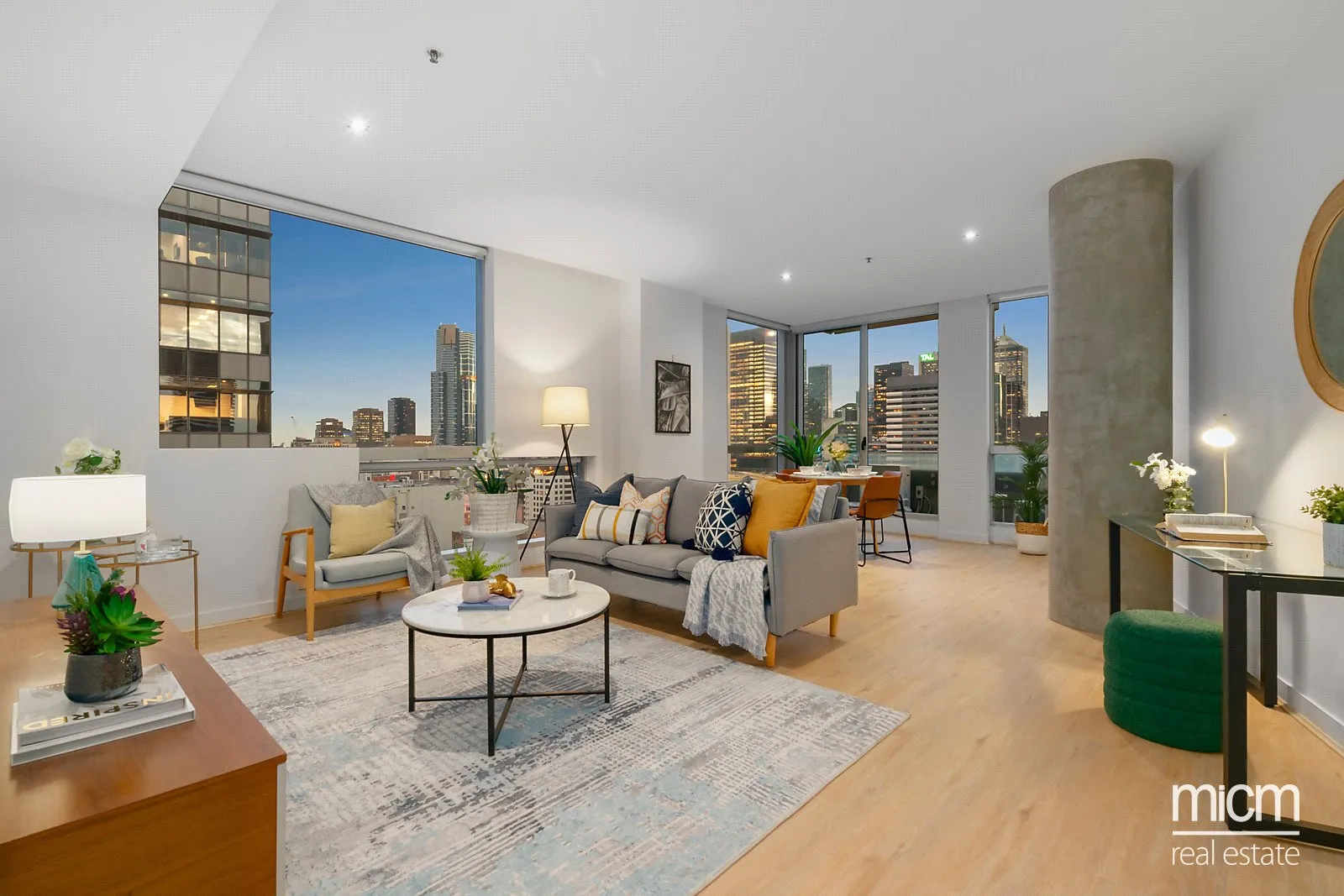 Breathtaking City Views in Prestigious Paris-End Position - Изглед 2
