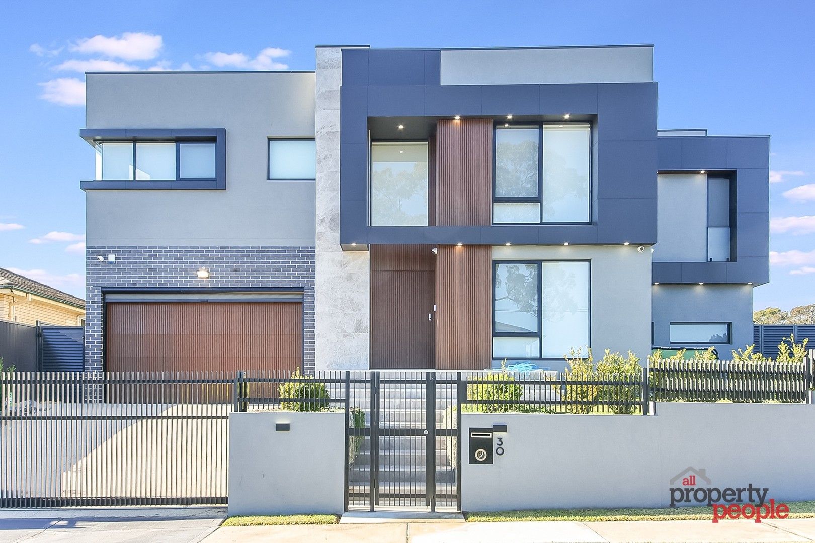 5 bedrooms House in 30 Taminga Road GREEN VALLEY NSW, 2168