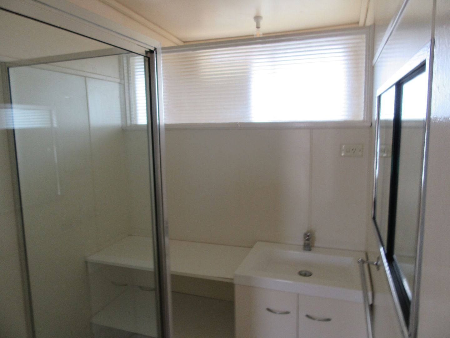 Unit 1/140 Boundary Street, Kerang VIC 3579 Apartment For Rent 220