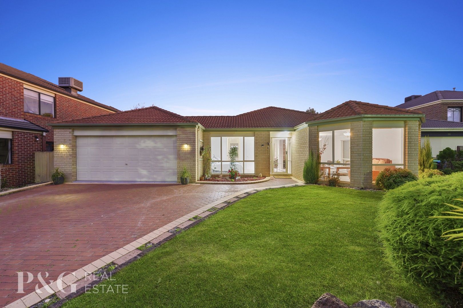 5 bedrooms House in 33 Louise Baille Avenue NARRE WARREN SOUTH VIC, 3805