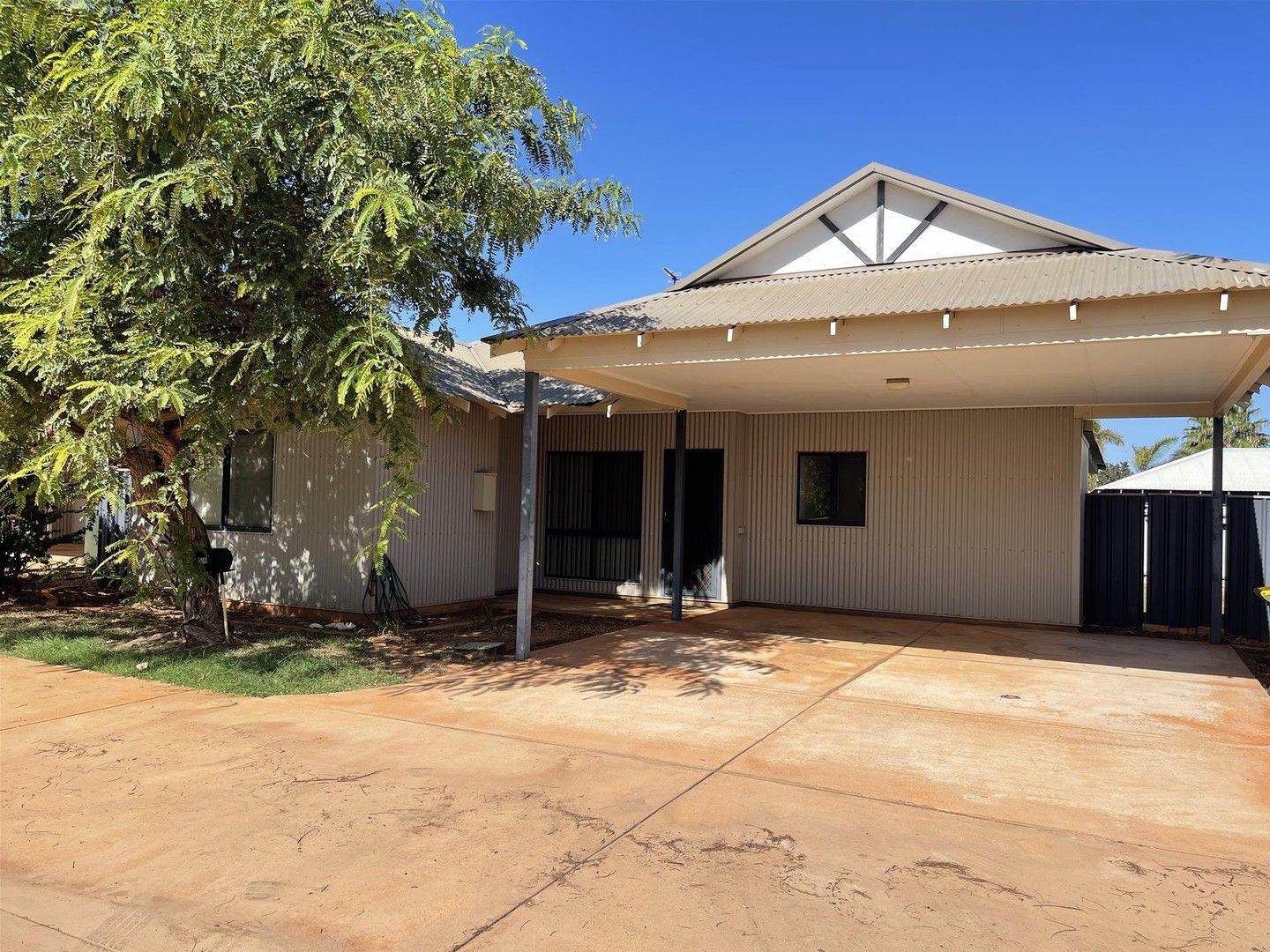 2 bedrooms House in 15B Kallama Parade MILLARS WELL WA, 6714