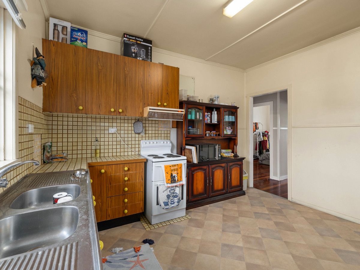 32 Gledson Street, North Booval QLD 4304, Image 2