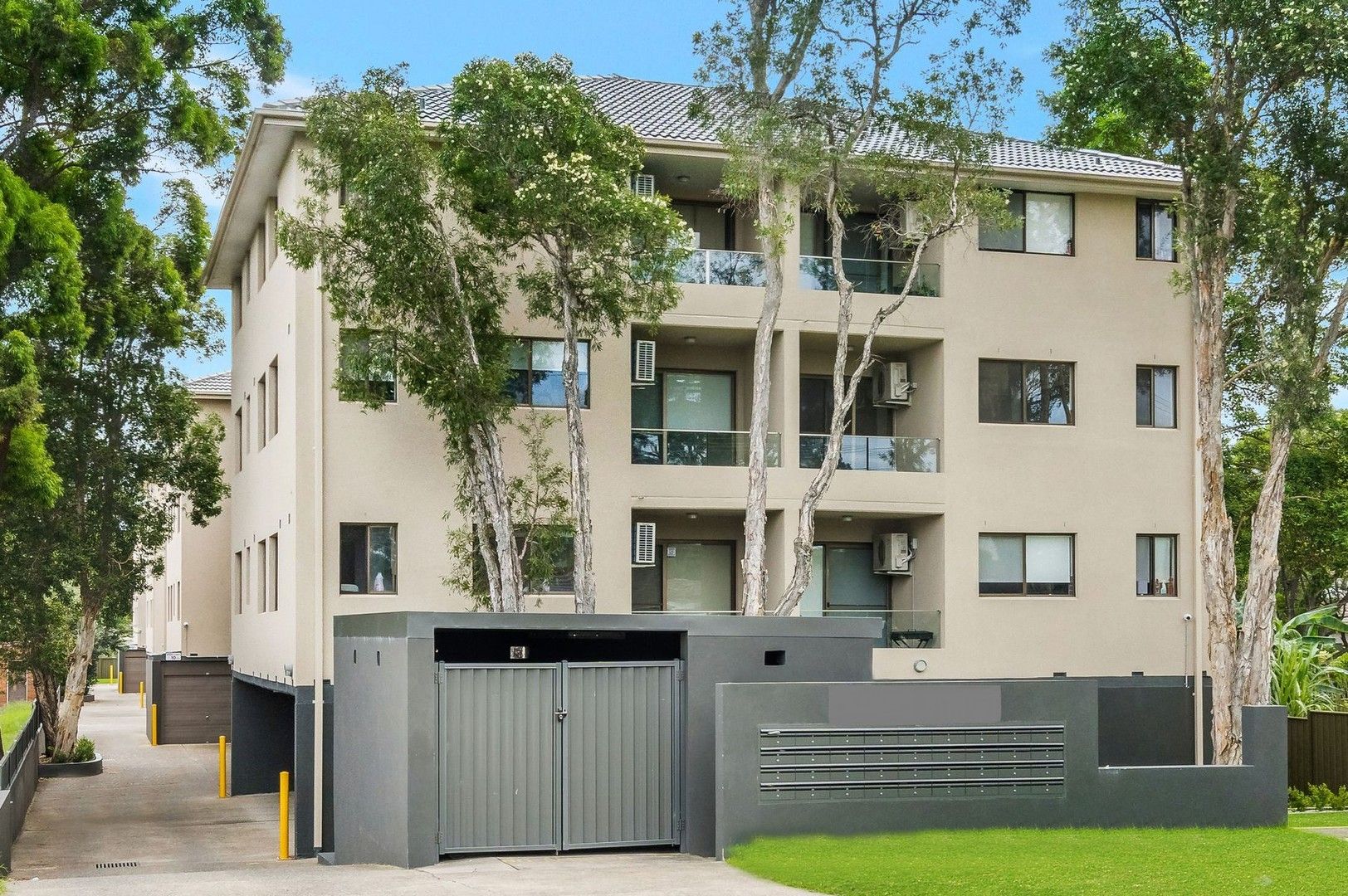 2 bedrooms Apartment / Unit / Flat in  CARRAMAR NSW, 2163