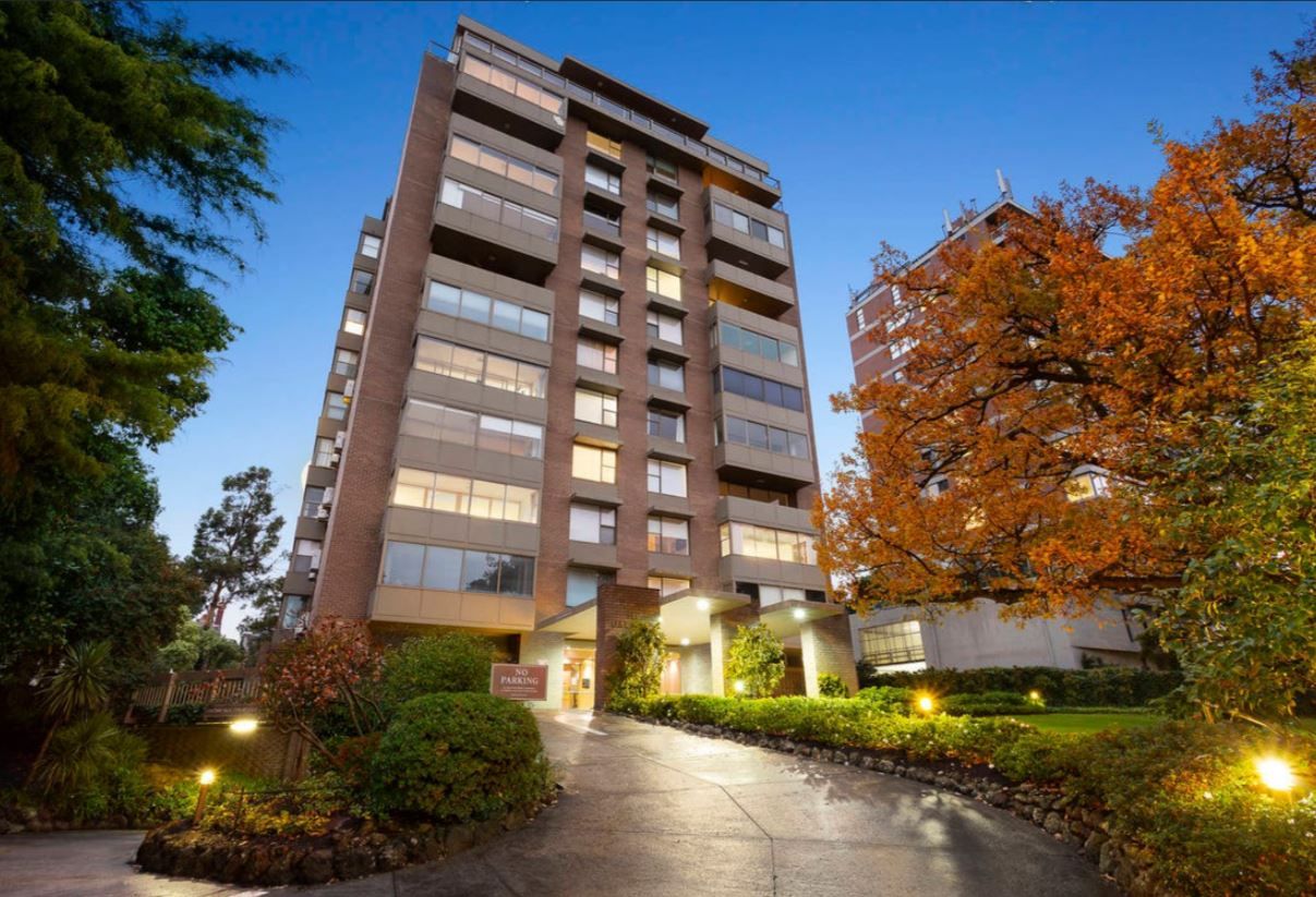 3 bedrooms Apartment / Unit / Flat in 4a/516 Toorak Road TOORAK VIC, 3142