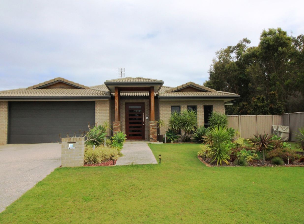 4 bedrooms House in 19 New Holland Drive PELICAN WATERS QLD, 4551