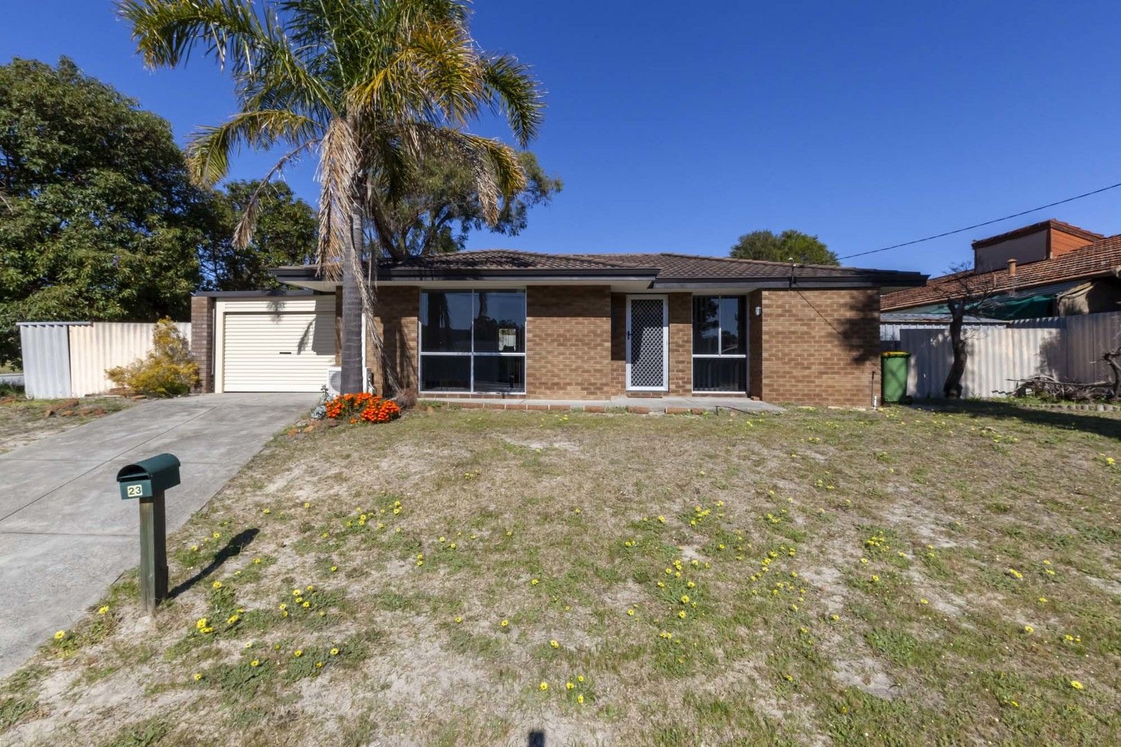 3 bedrooms House in 23 Logpine Crescent CAMILLO WA, 6111