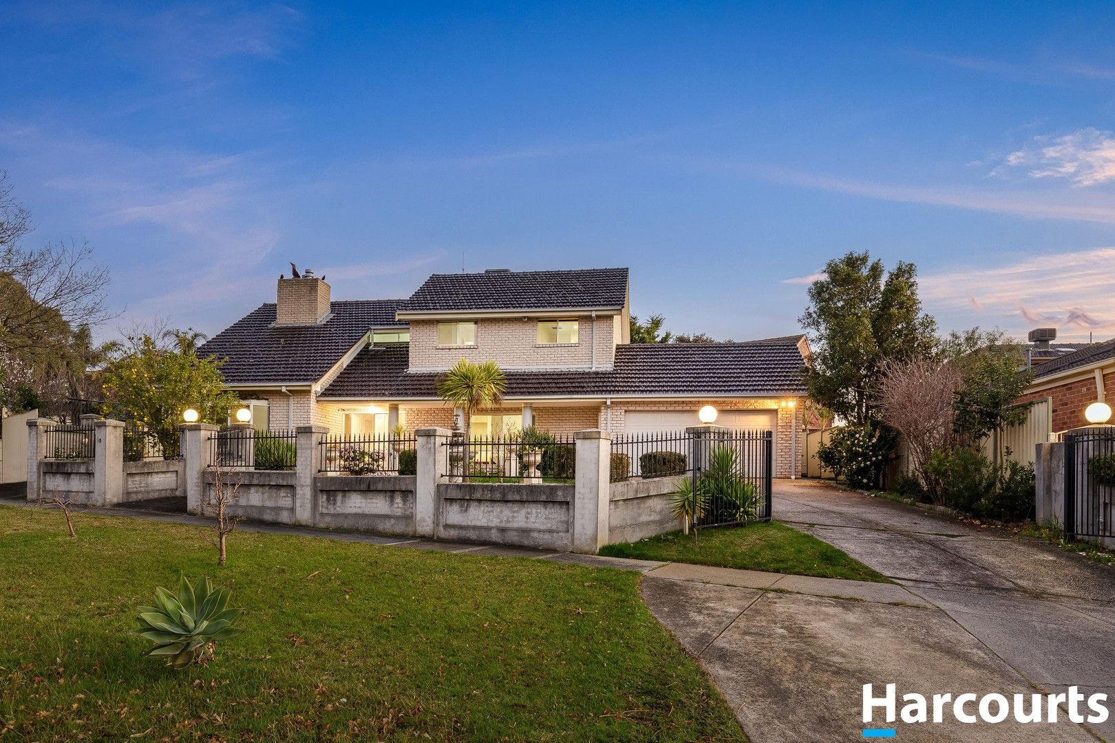 4 bedrooms House in 10 Kassan Gardens ENDEAVOUR HILLS VIC, 3802