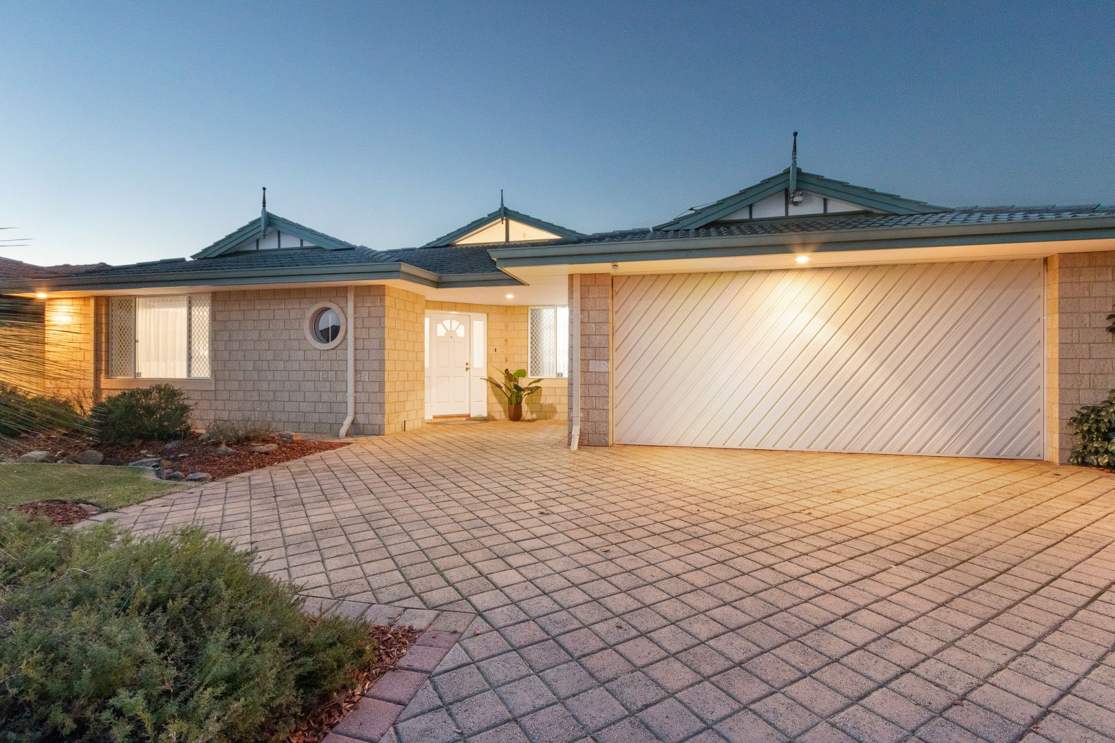 14 Inveraray Close, Canning Vale WA 6155, Image 1