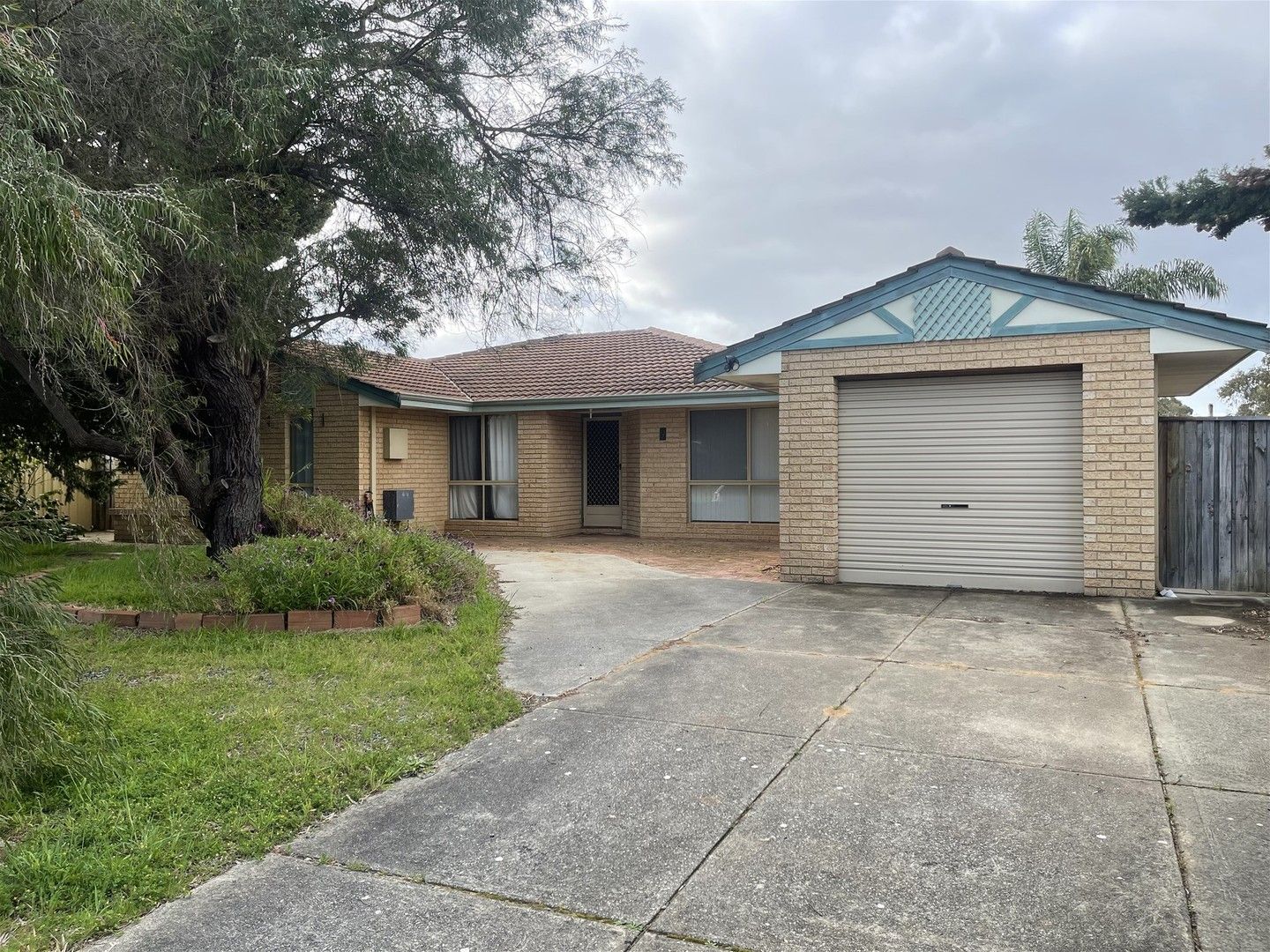 3 bedrooms House in 9 St. Laurent Close GREENFIELDS WA, 6210