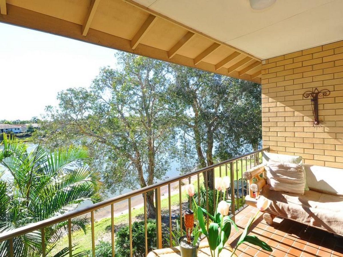 2 bedrooms Apartment / Unit / Flat in 69/20-24 Barbet Place BURLEIGH WATERS QLD, 4220