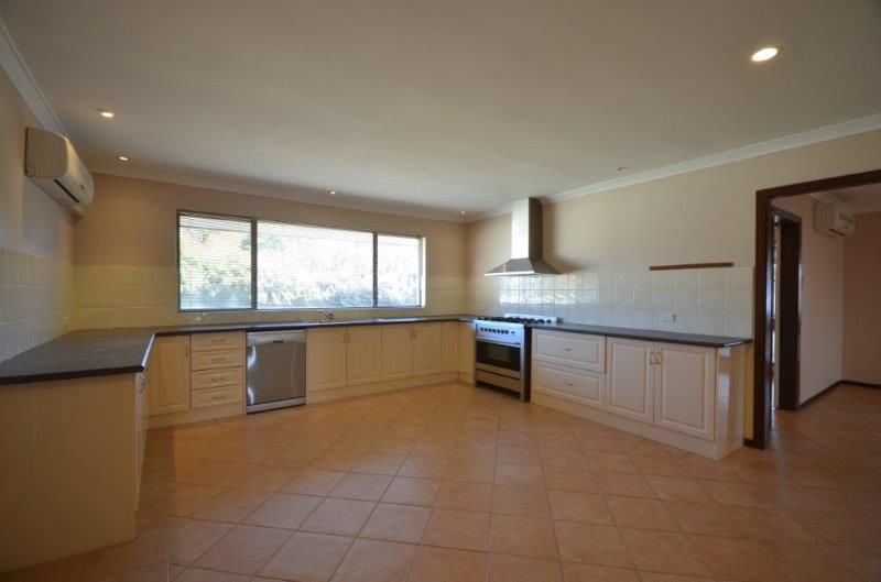 9 Hokin Street, Waikiki WA 6169, Image 2