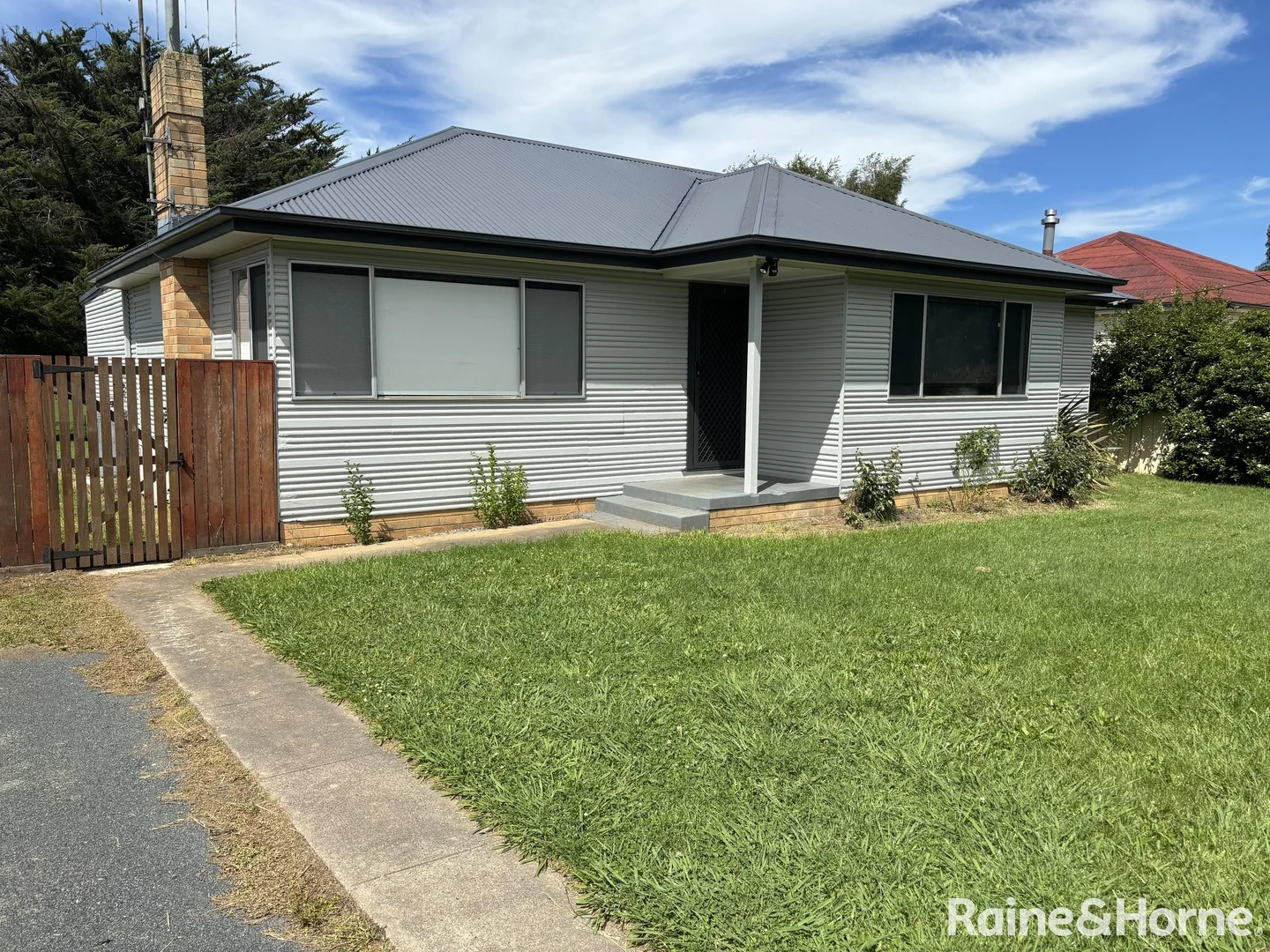 Primary image of 102 Wade Street, Crookwell NSW 2583