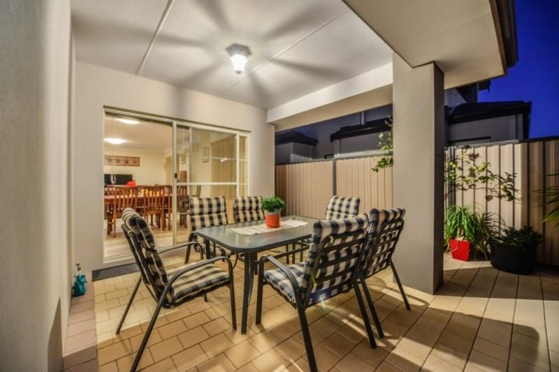 4 Bottrell Way, CANNING VALE WA 6155, Image 2