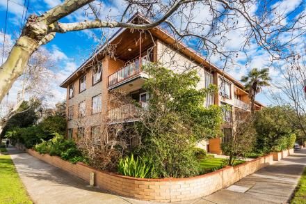 2 bedrooms Apartment / Unit / Flat in 9/7 Tennyson Street ELWOOD VIC, 3184
